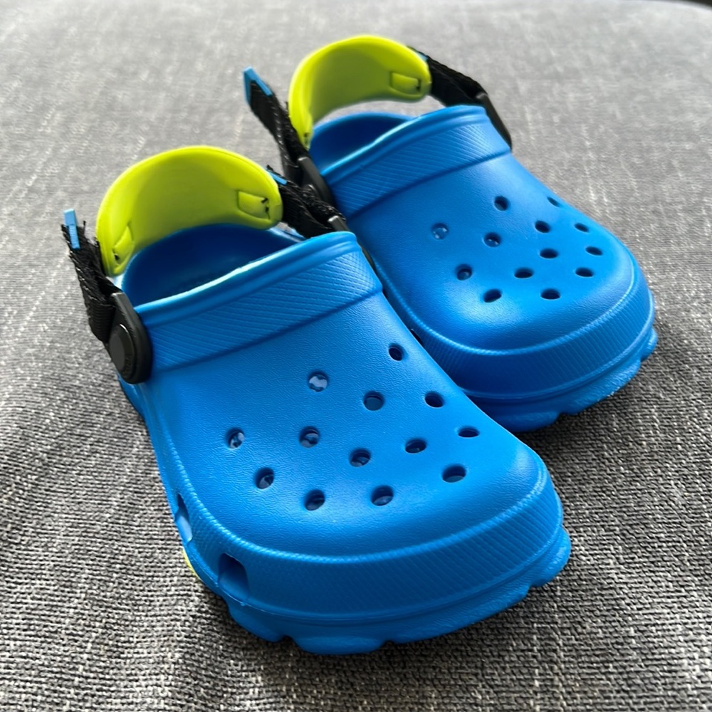 Kids crocs New size 9